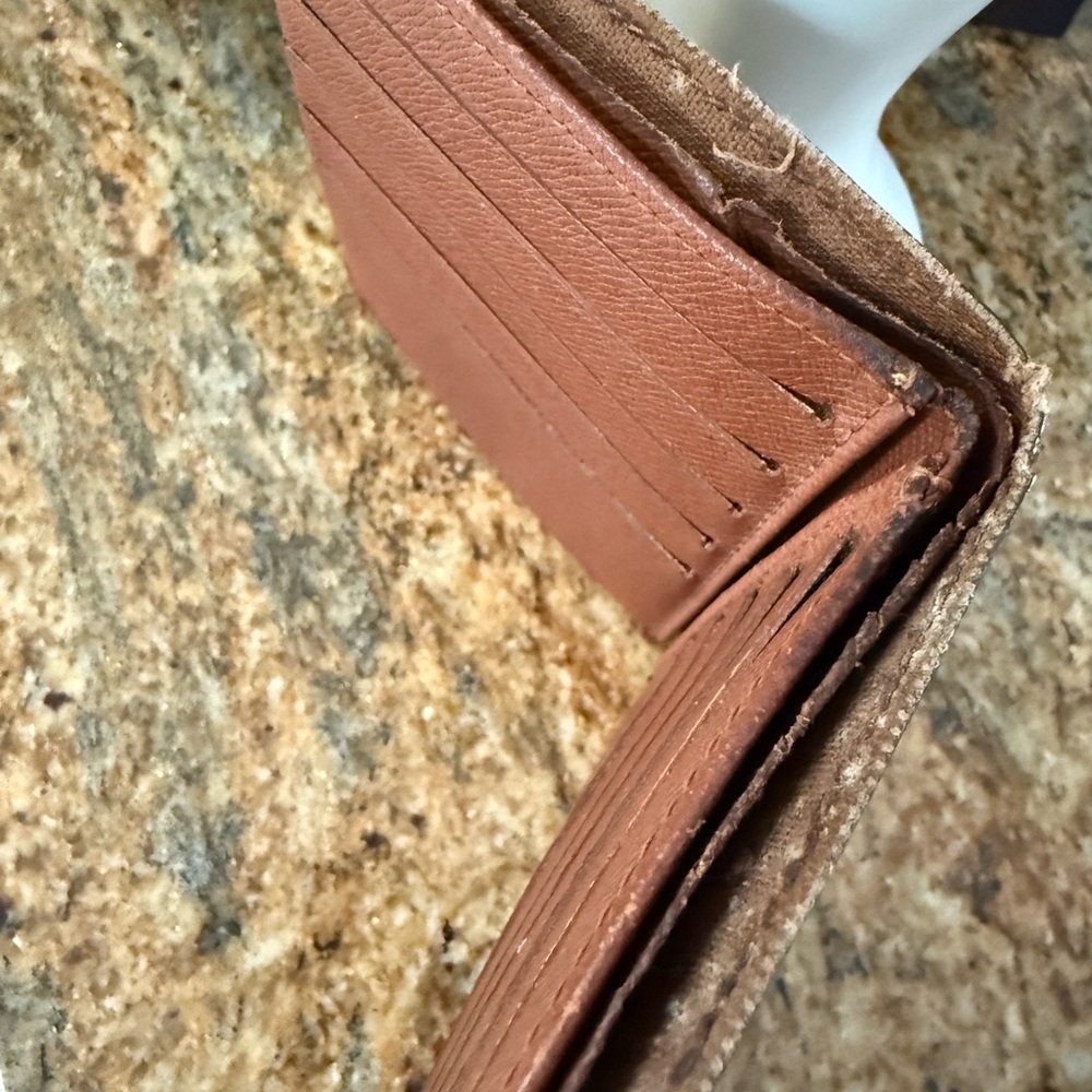 Authentic Louis Vuitton monogram men’s bifold wallet - Picture 10 of 11